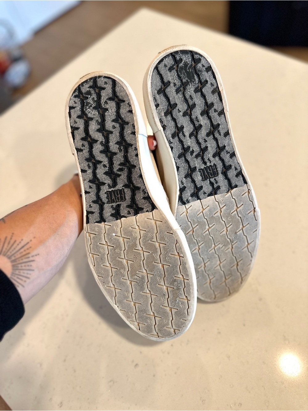 FRYE Ludlow Cream Canvas Slip-On Sneakers Size 10.5 Leather Trim Classic Fit - Picture 6 of 7